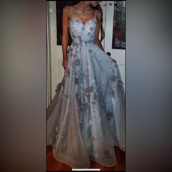 Gorgeous evening gown! - Picture 4 of 4